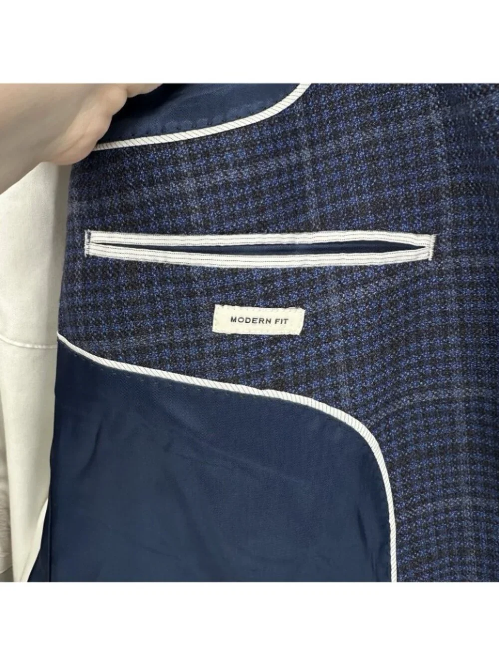 Joseph Abboud excellent pre